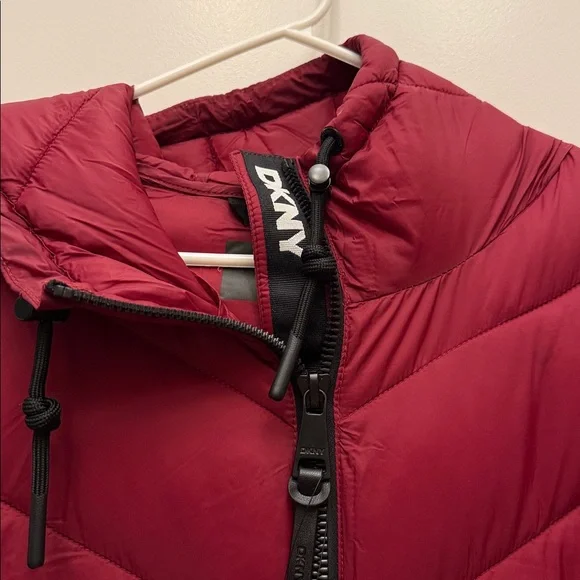 NWT DKNY Women’s Red Hooded Puffer Jacket w/ Knit Sleeves XXL - Picture 2 of 8